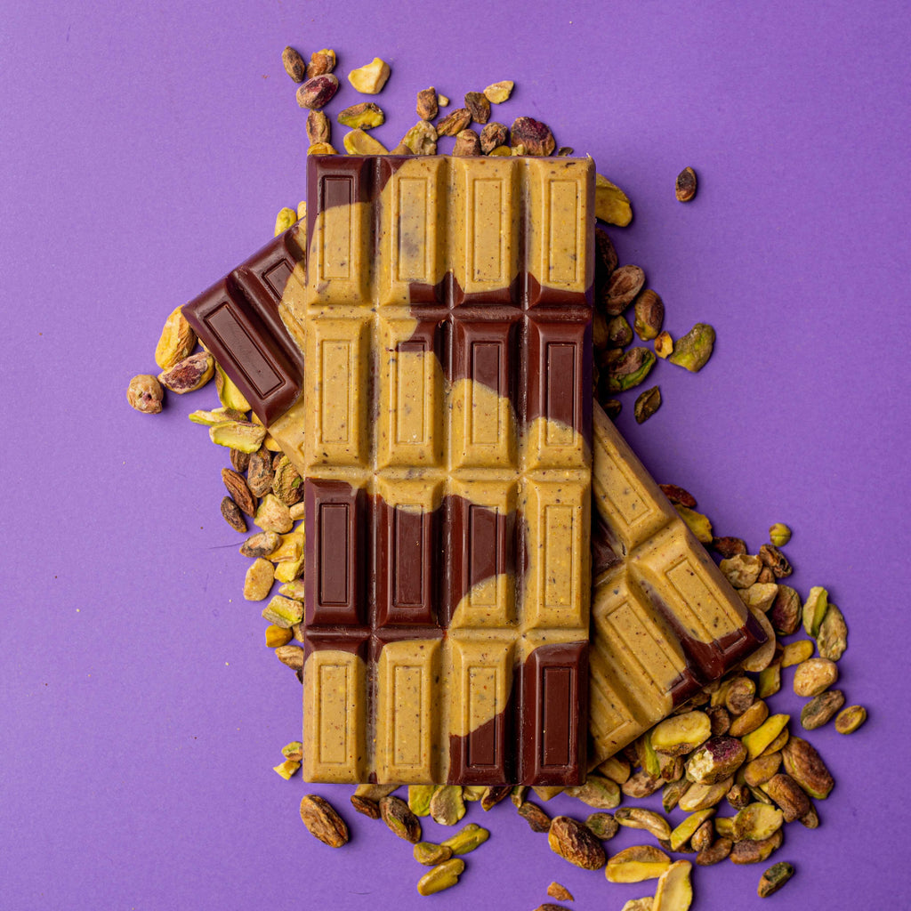 Barra de Chocolate 60% Cacau com Chocolate Branco de Pistache 75g